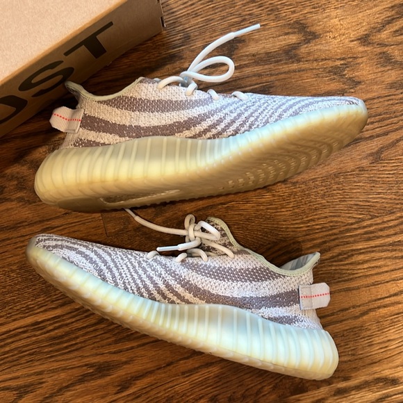 💕x3HP💕Yeezy Boost 350 V2 blue tint sneakers - Picture 4 of 13